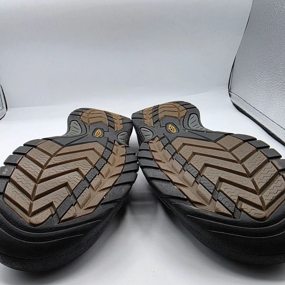 Keen H2 Mens Size 8 Gray Closed Toe Sandals Waterproof Casual Walking Outdoors